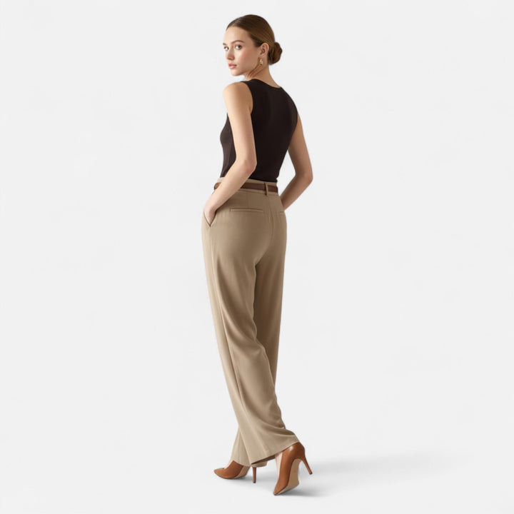 Navacava capri pants detail — refined lightweight fabric