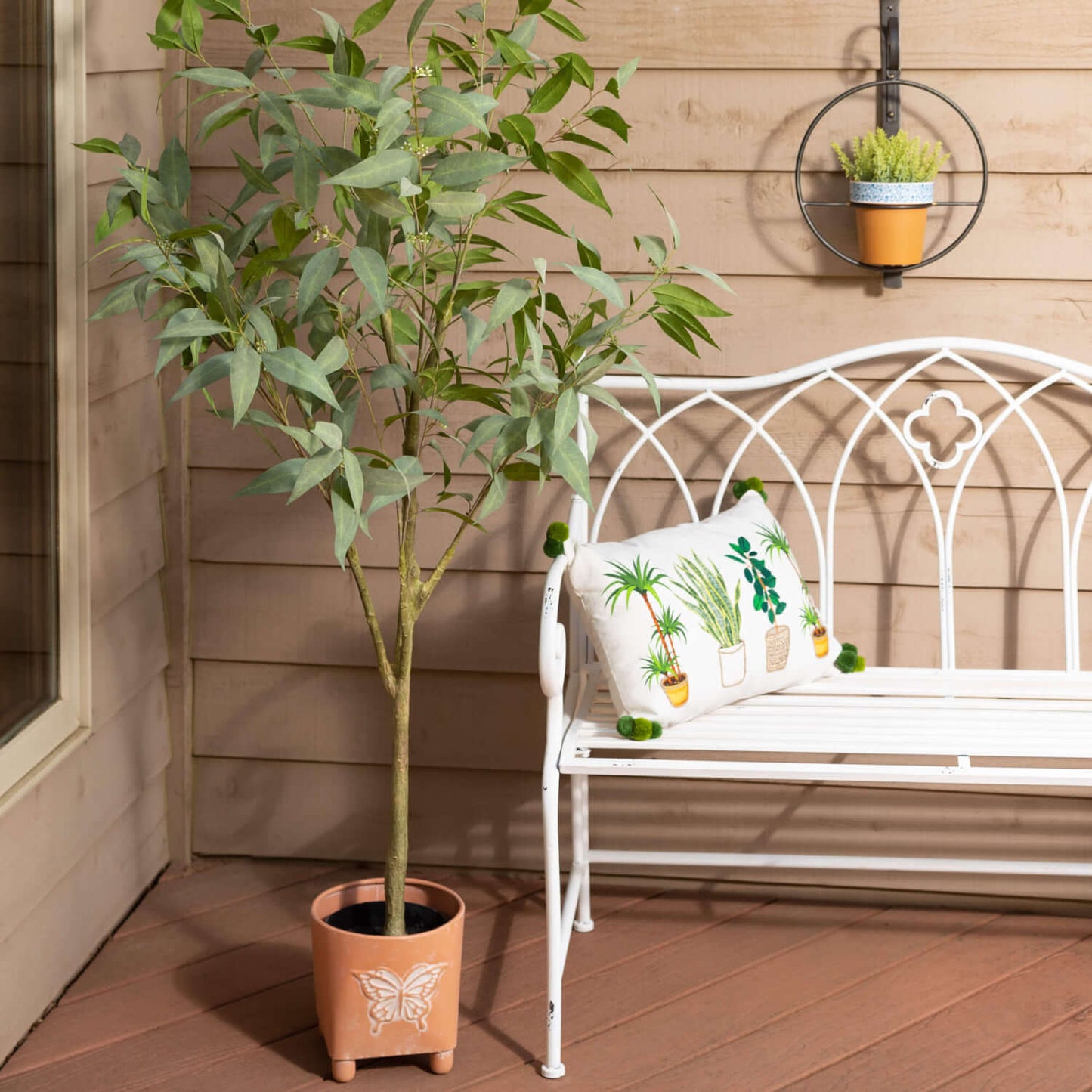 Decorative Crisp White Metal Garden Bench